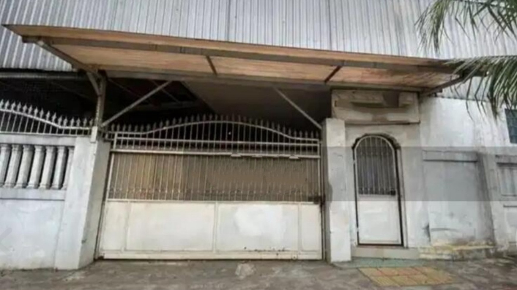 Hot Properti. Rumah Besar Ciater Raya, BSD.