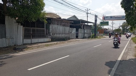 Gudang Luas 2334 Meter Persegi  Di Jl Imogiri Barat Sewon Bantul