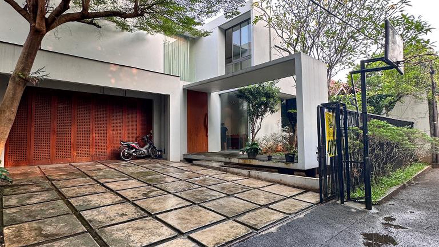 Rumah Cantik Terawat, Siap Huni, Kemang