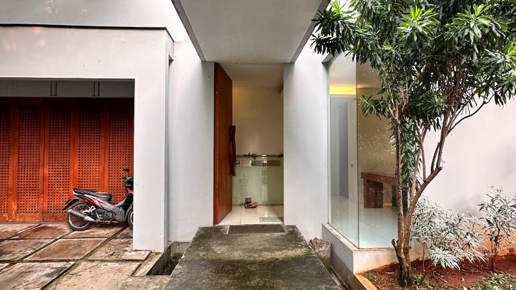 Rumah Cantik Terawat, Siap Huni, Kemang