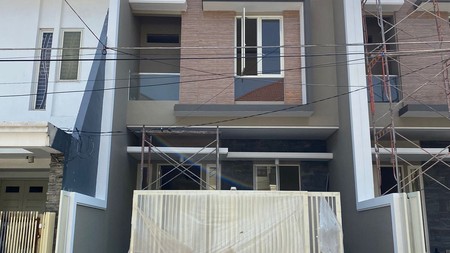 Dijual Rumah Baru Manyar Kertoadi - Surabaya Timur - K.Tidur 4+1 - dekat Galaxy Mall