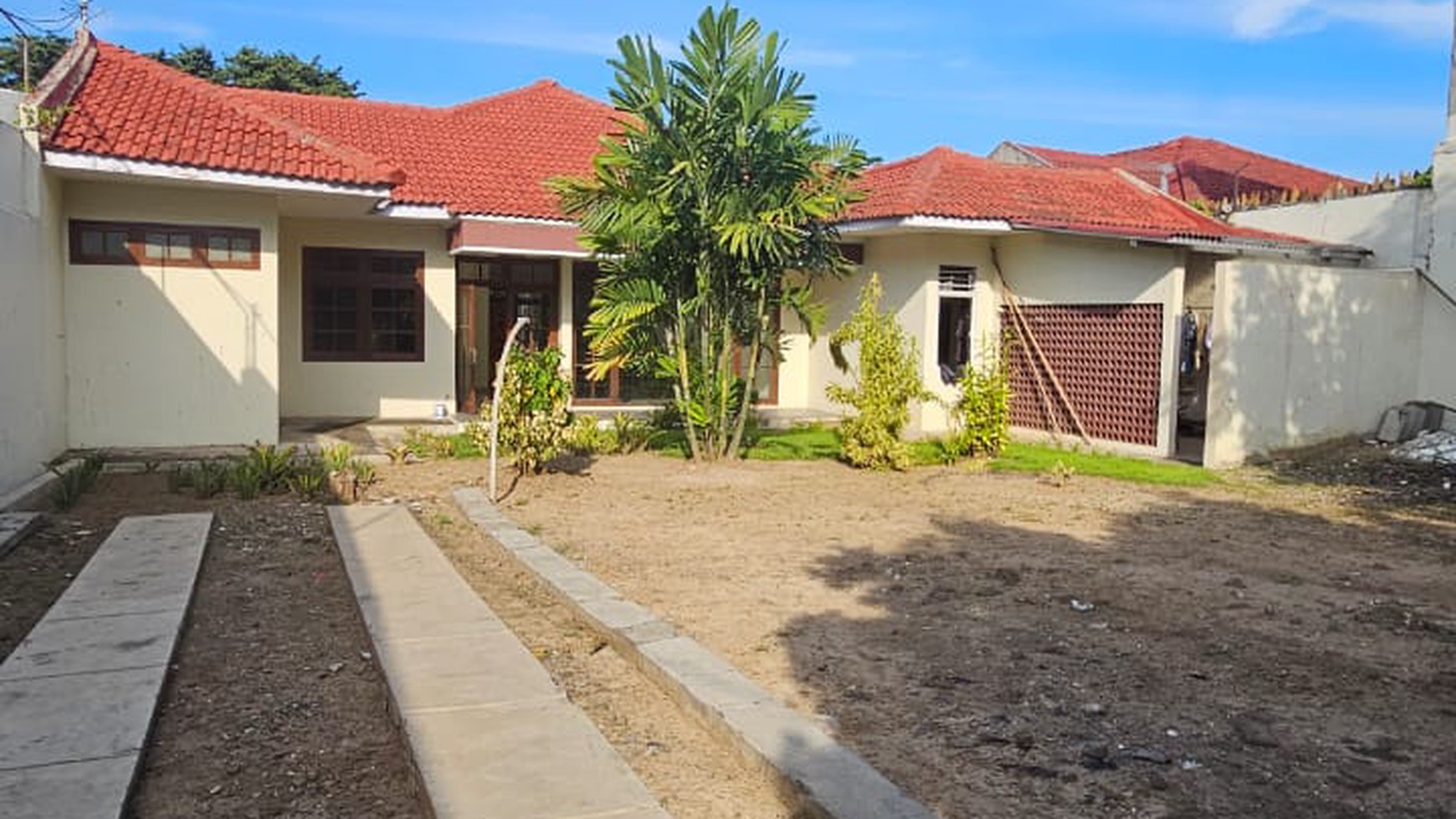 Dijual Rumah Darmo Harapan - Murah Hitung 11jt-an /m2 - TerLUAS 800 m2 - Garasi Carport 8 Mobil - Dekat Hokky Buah 