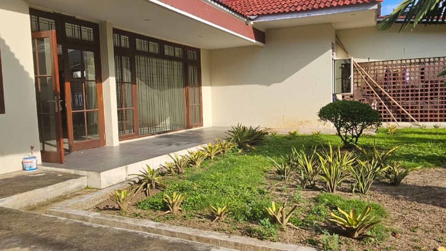 Dijual Rumah Darmo Harapan - Murah Hitung 11jt-an /m2 - TerLUAS 800 m2 - Garasi Carport 8 Mobil - Dekat Hokky Buah 