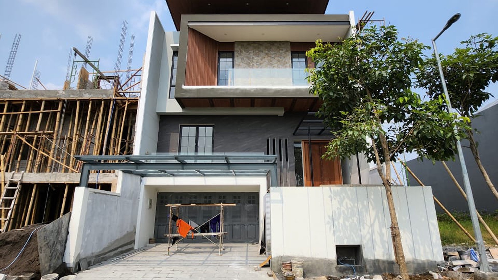 Dijual Rumah Siap Huni Baru Gress Cluster Depan Citraland Surabaya