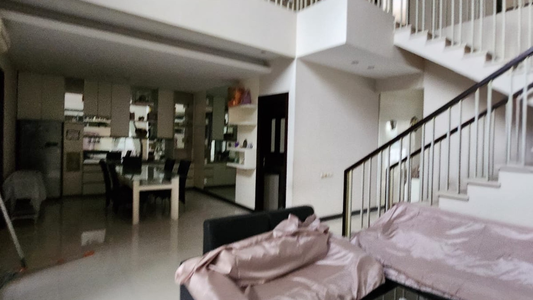 Dijual Rumah Royal Residence- Main Road RAYA Boulevard- TerMURAH- SEMI Furnished- Row Jalan Lebar 6 Mobil