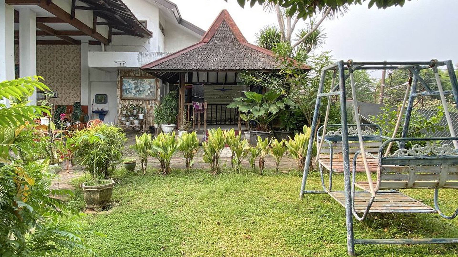 Rumah Mewah Ada Kolam Renang Pribadi Dan Taman Cantik Di Cirendeu