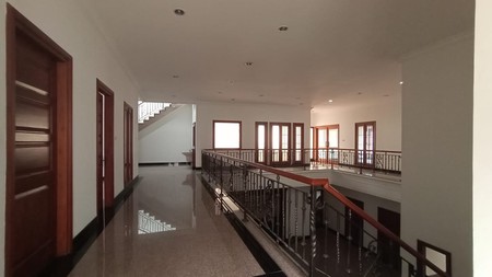 Rumah mewah 1.5 lt rajawali Selatan