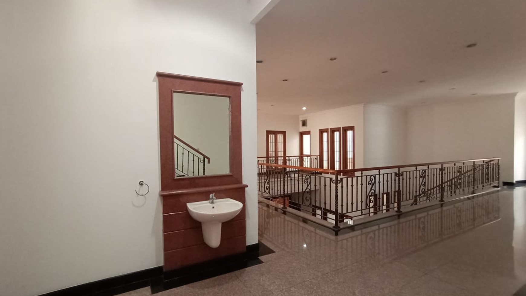 Rumah mewah 1.5 lt rajawali Selatan