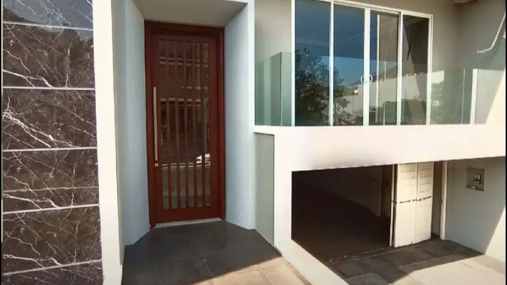 Dijual Rumah Raffles Garden Citraland New Split Level Design - Lokasi Ter-DEPAN- Mewah Siap Huni