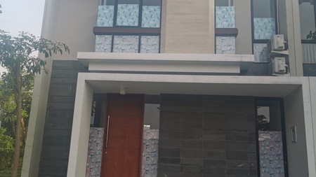 Rumah 2 lantai di North West Lake, Surabaya 