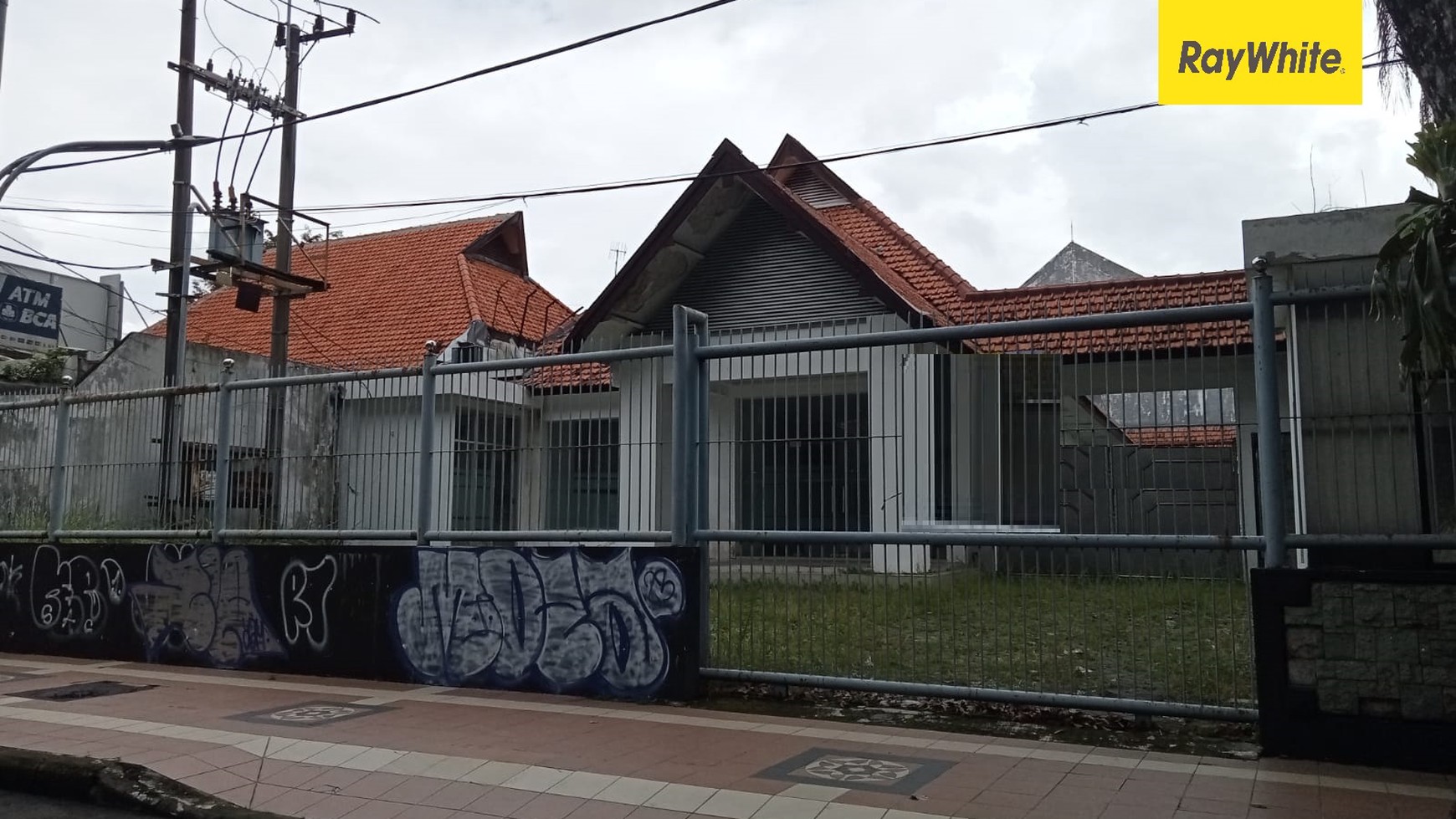 Rumah di Pusat Kota Surabaya Raya Darmo