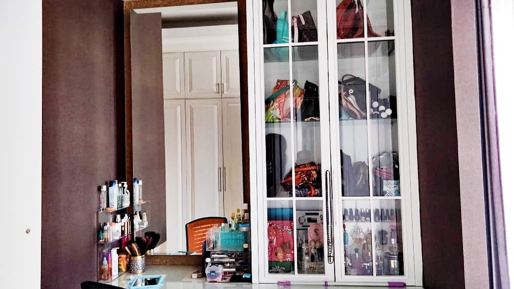Dijual Rumah Pakuwon Indah Ritz Ville BONUS SEMI Furnished Modern Mewah - Best Price - Best Location