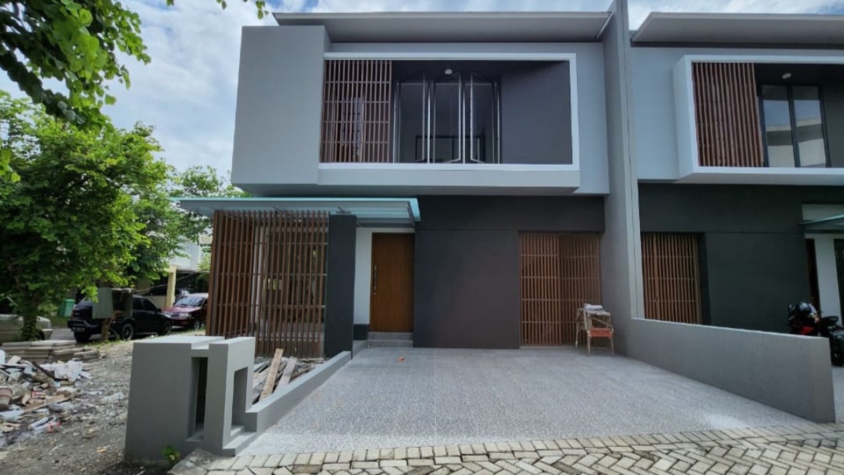 Dijual Rumah Royal Residence NEW Baru Plus Walking Closet - Carport 2 Mobil