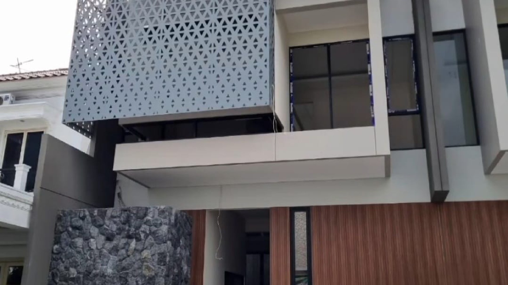 Dijual Rumah Wisata Bukit Mas Surabaya- New Baru Modern Design - K.Tidur 4+1 Siap Huni