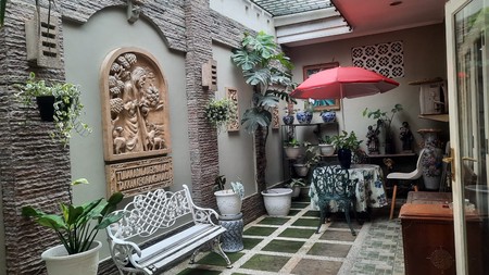 Rumah cantik dalam Komplek yang tenang,  siap huni di Mampang Parapatan, Jakarta Selatan 