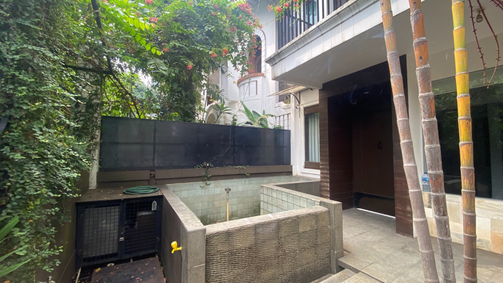 Dijual Rumah Bagus dan Asri di Pondok Indah