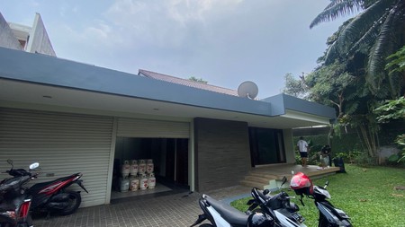 Disewa Rumah Asri dan Strategis di Pondok Indah