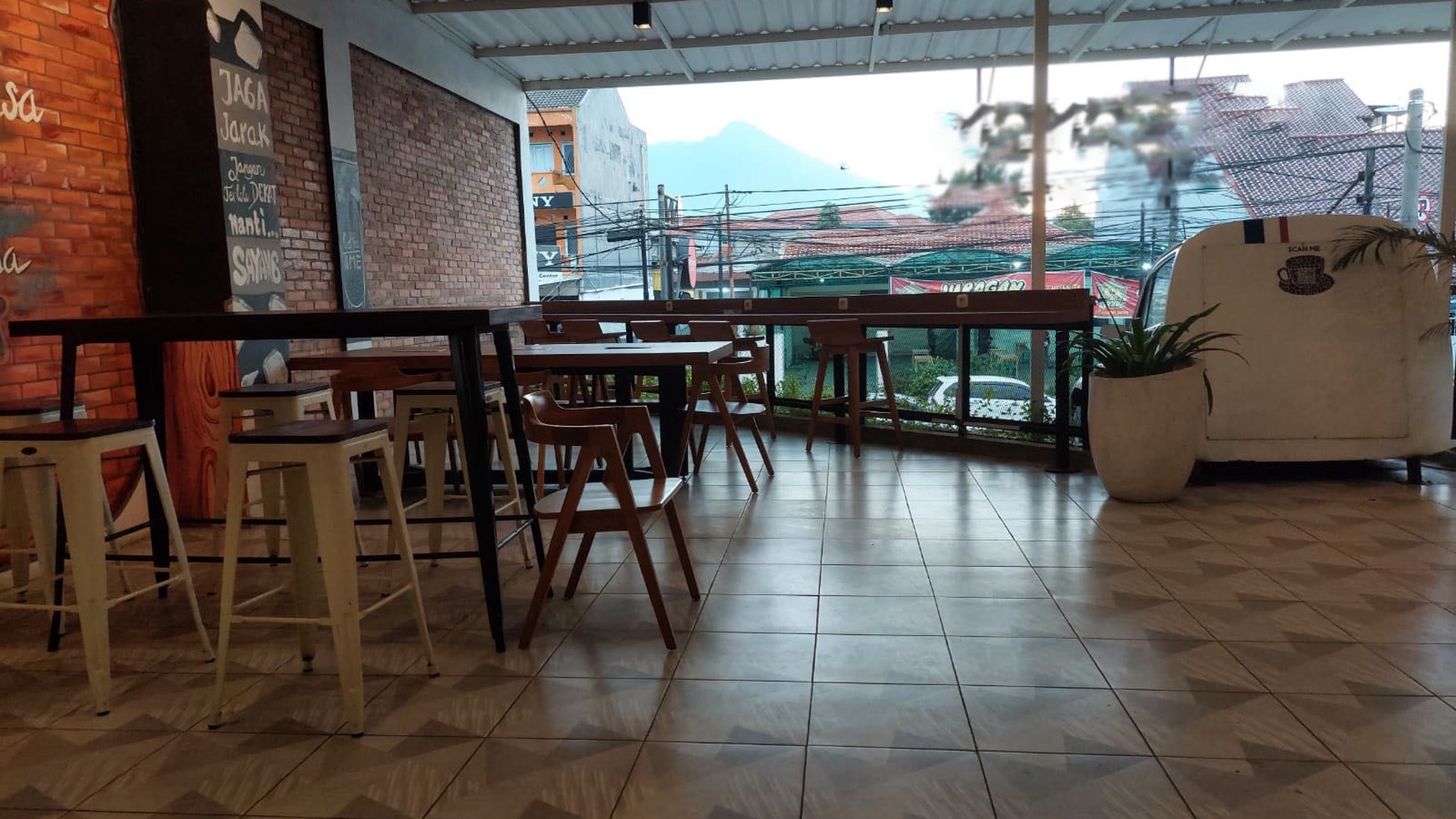 Ruang Usaha Siap Pakai dan Full Furnished Ex Cafe @Bondongan, Bogor Selatan