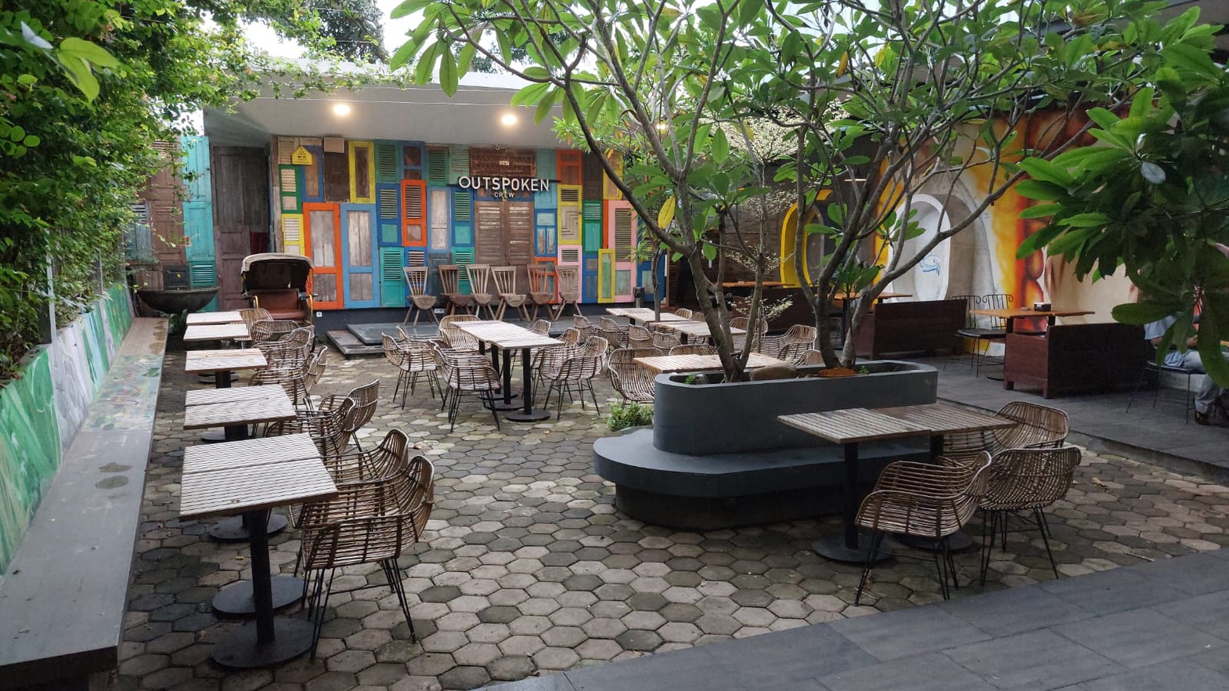 Ruang Usaha Siap Pakai dan Full Furnished Ex Cafe @Bondongan, Bogor Selatan