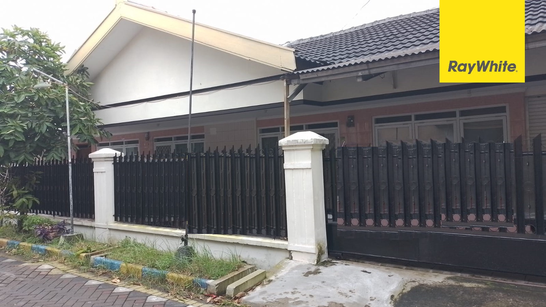 Rumah di Kebraon Prima, Surabaya 