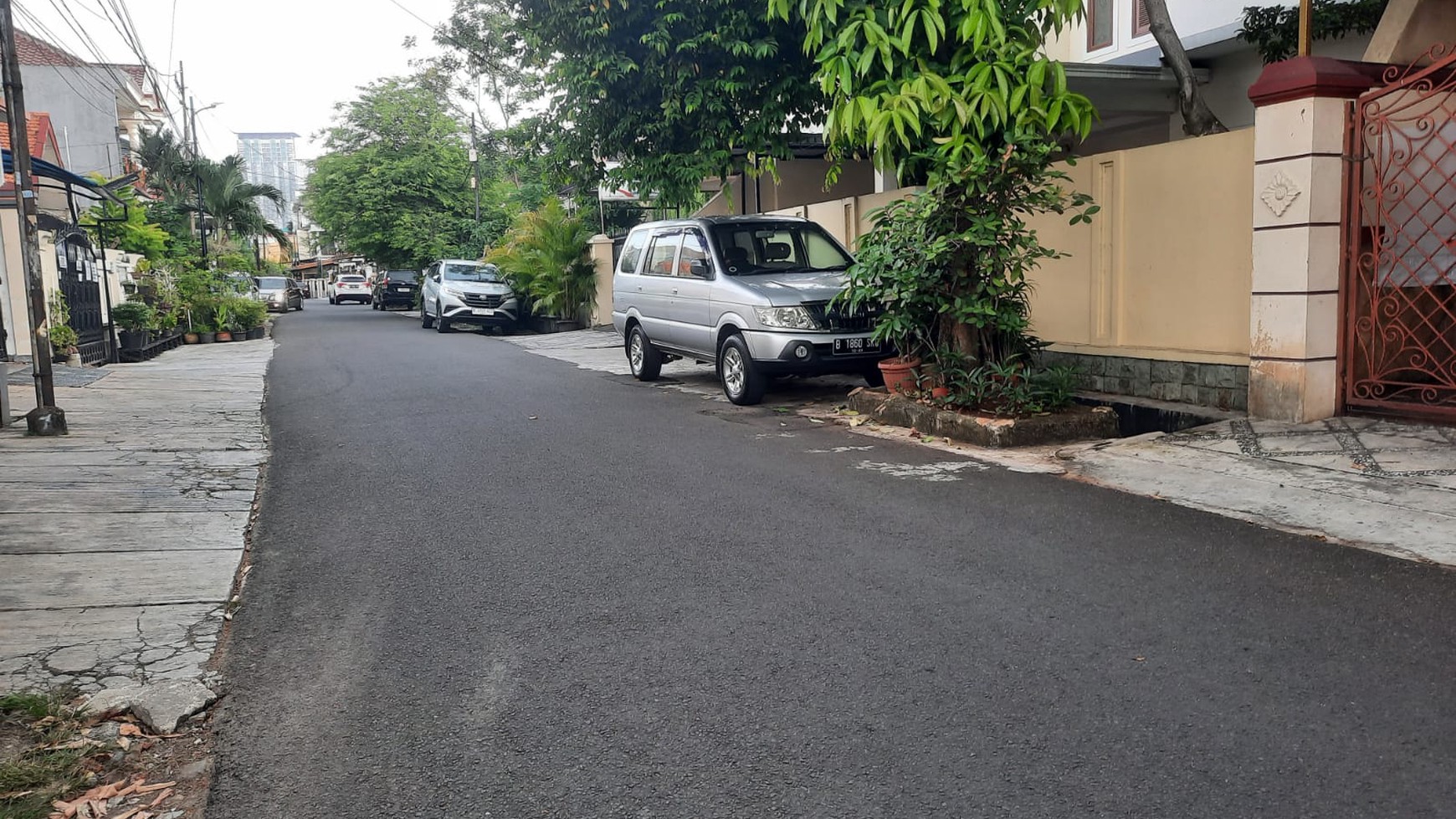 Rumah cantik Layak huni di area Tebet Barat, Tebet, Jakarta Selatan 