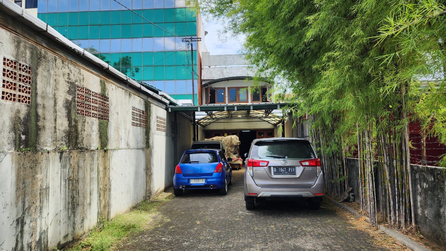 Ruko 2.5 lt pinggir jl ry garuda jual cepat