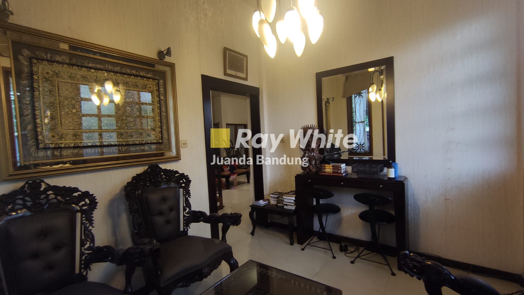 Rumah Lux Bagus Furnished 3 Lantai di Turangga, Buah Batu, Bandung  