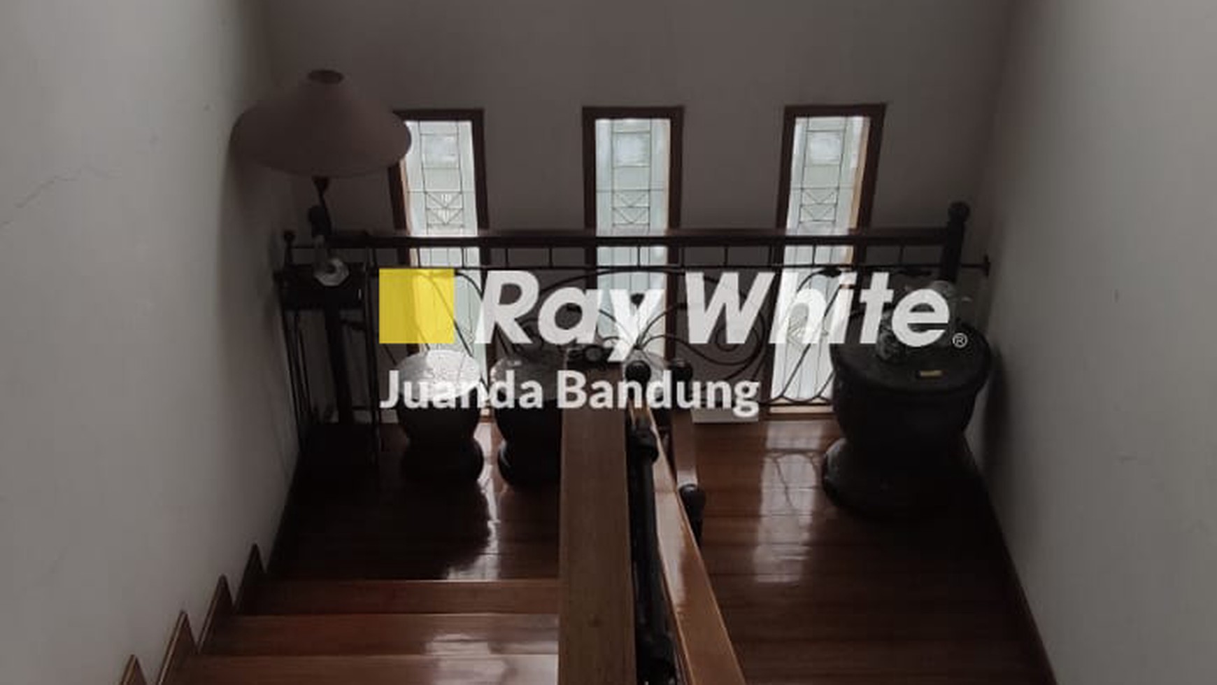 Rumah Lux Bagus Furnished 3 Lantai di Turangga, Buah Batu, Bandung  