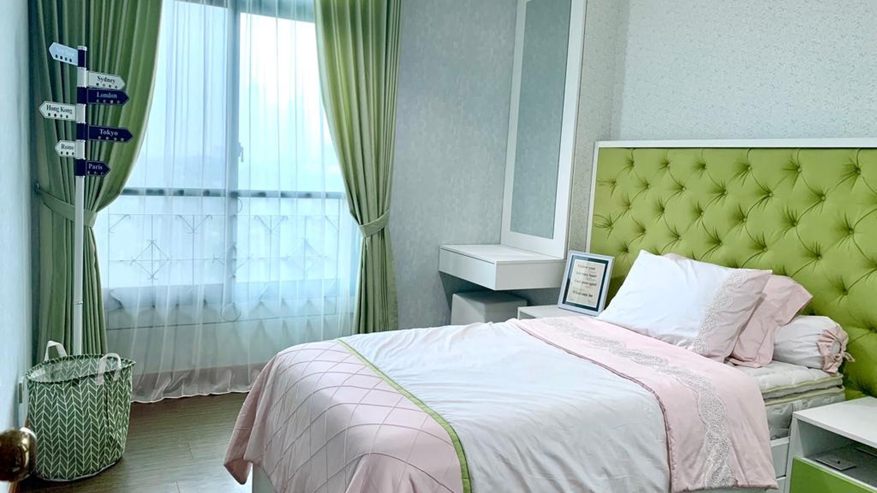 Dijual / Disewakan Apartemen Graha Famili 3 +1 Bedroom Full Furnished Surabaya Barat Dekat Pakuwon Mall, PTC, Supermall