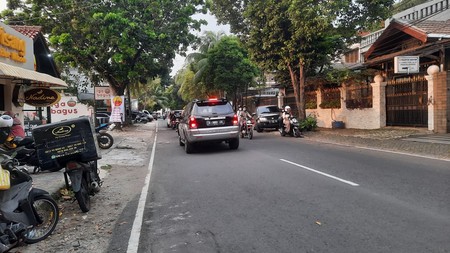 Rumah Terawat di Pinggir jalan Tebet, Jakarta Selatan 