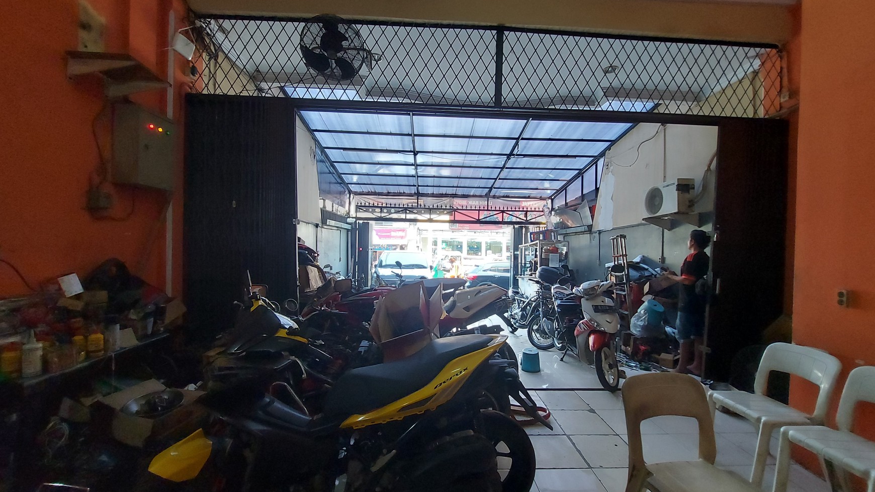 Rumah 3 Lantai Bisa Usaha di Kamboja Raya, Tomang, Palmerah