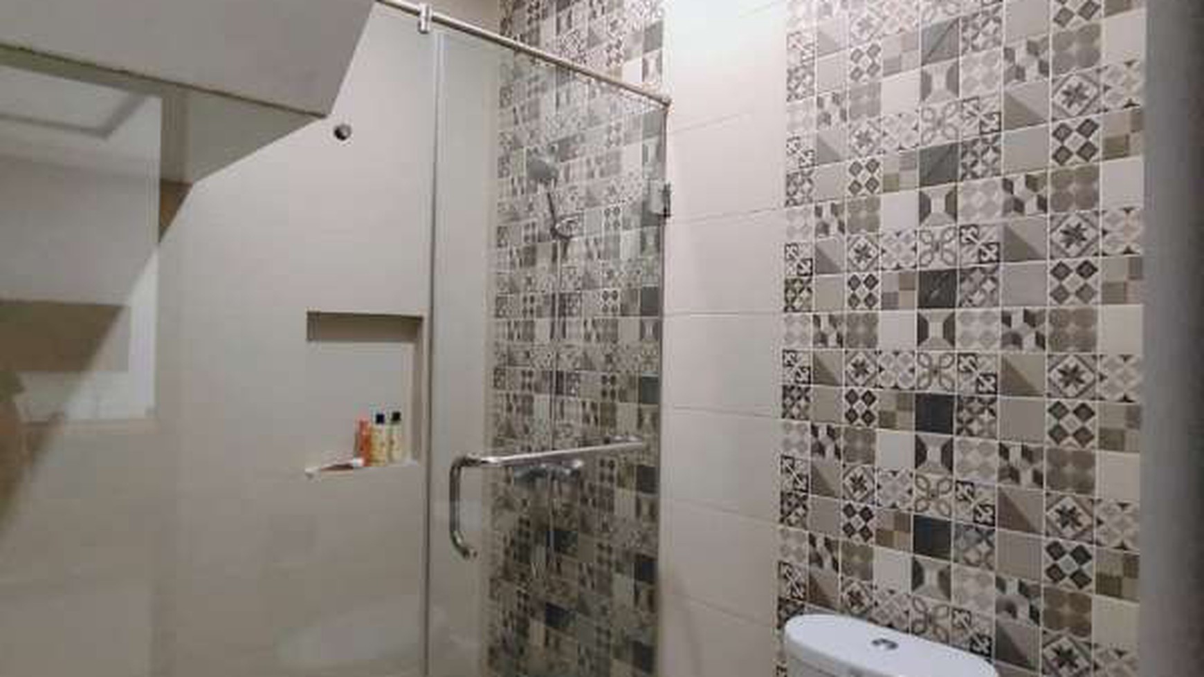 Harga Miring. Rumah Mewah Delatinos Buenos Park, BSD