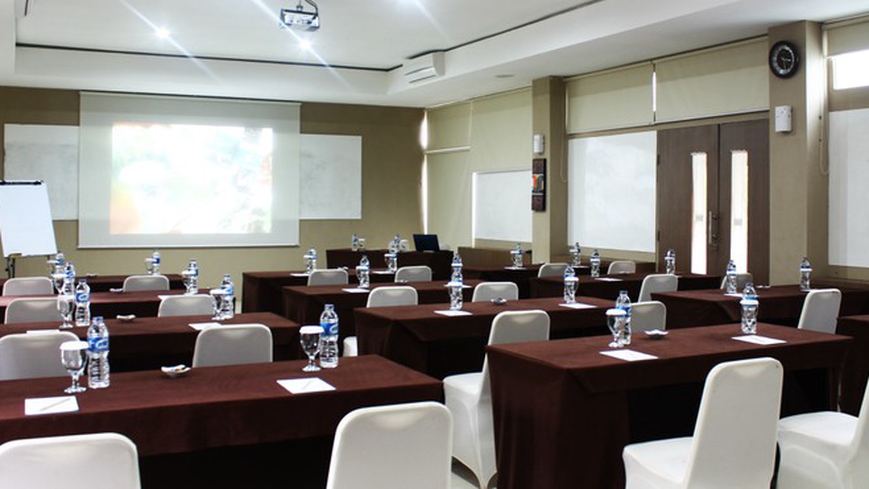 Dijual Hotel dan Training Center di Bintaro, Pondok Aren