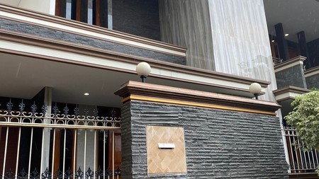 Dijual Rumah 2 lantai SHM di Gayungsari Barat Surabaya