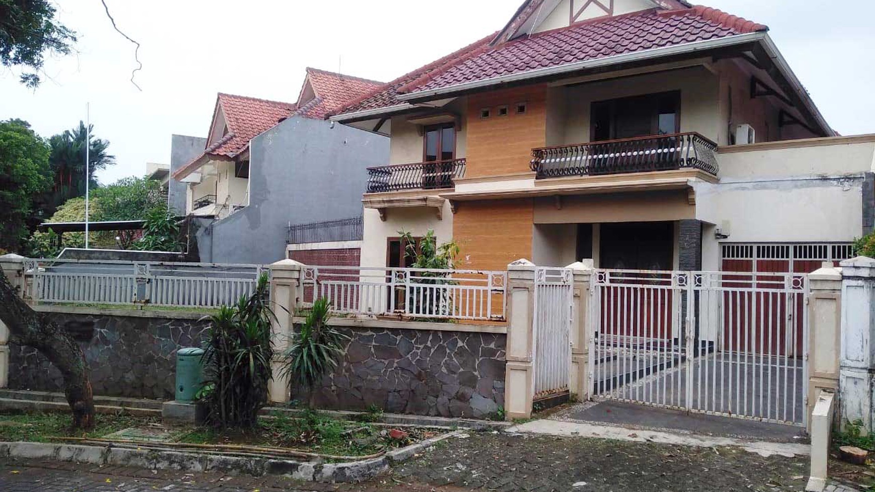 Rumah di Bumi Serpong Damai Jl. Merbabu Tangerang, 2 Lantai, Bagus + Terawat