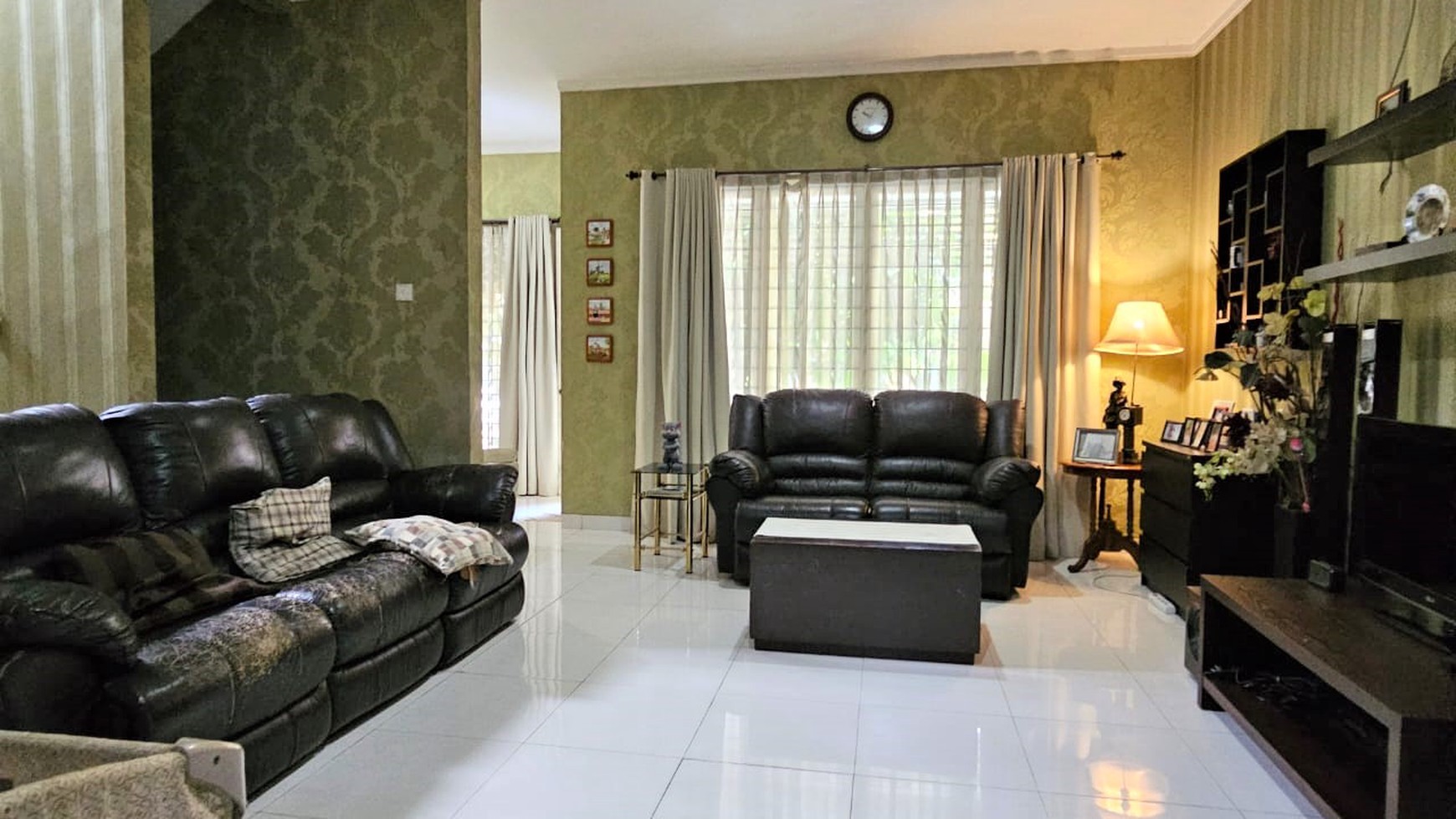 Dijual Rumah Bagus dan Lokasi Strategis di Cluster Emerald Bintaro