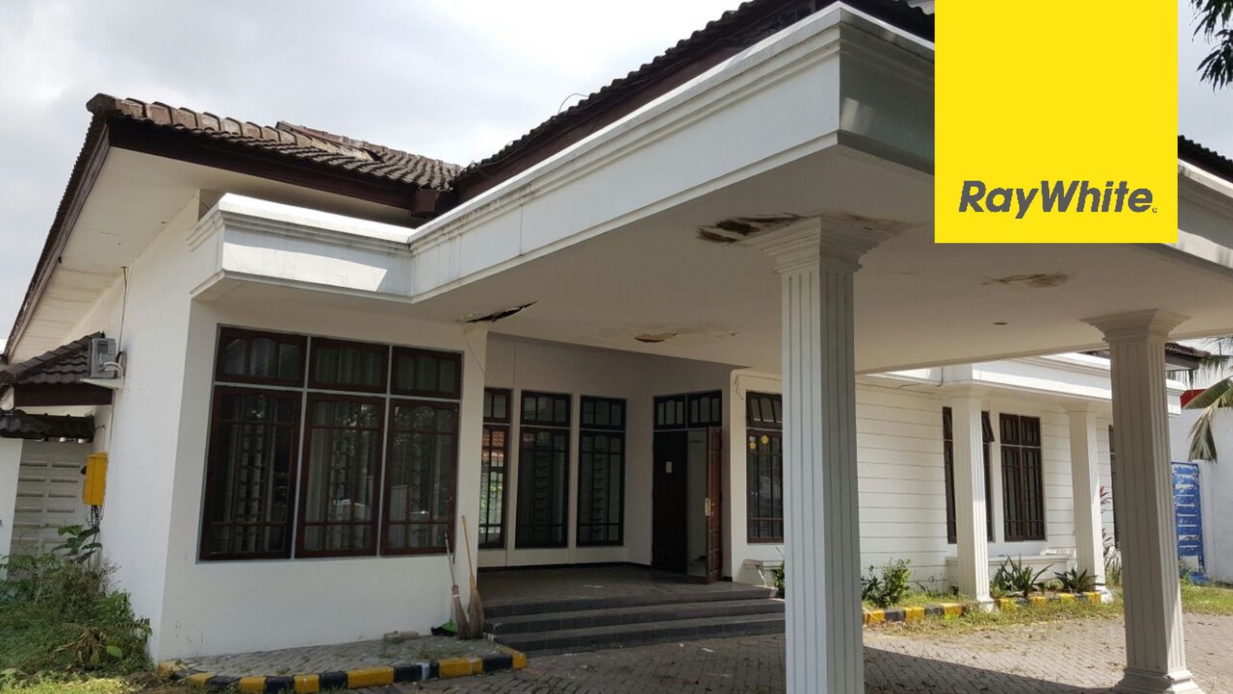 Rumah Usaha di Raya Jemursari, Surabaya