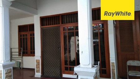 Rumah di Simpang Darmo Permai Selatan