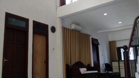 Dijual Rumah 2 lantai Pusat Kota di Jalan Jambi Darmo Surabaya