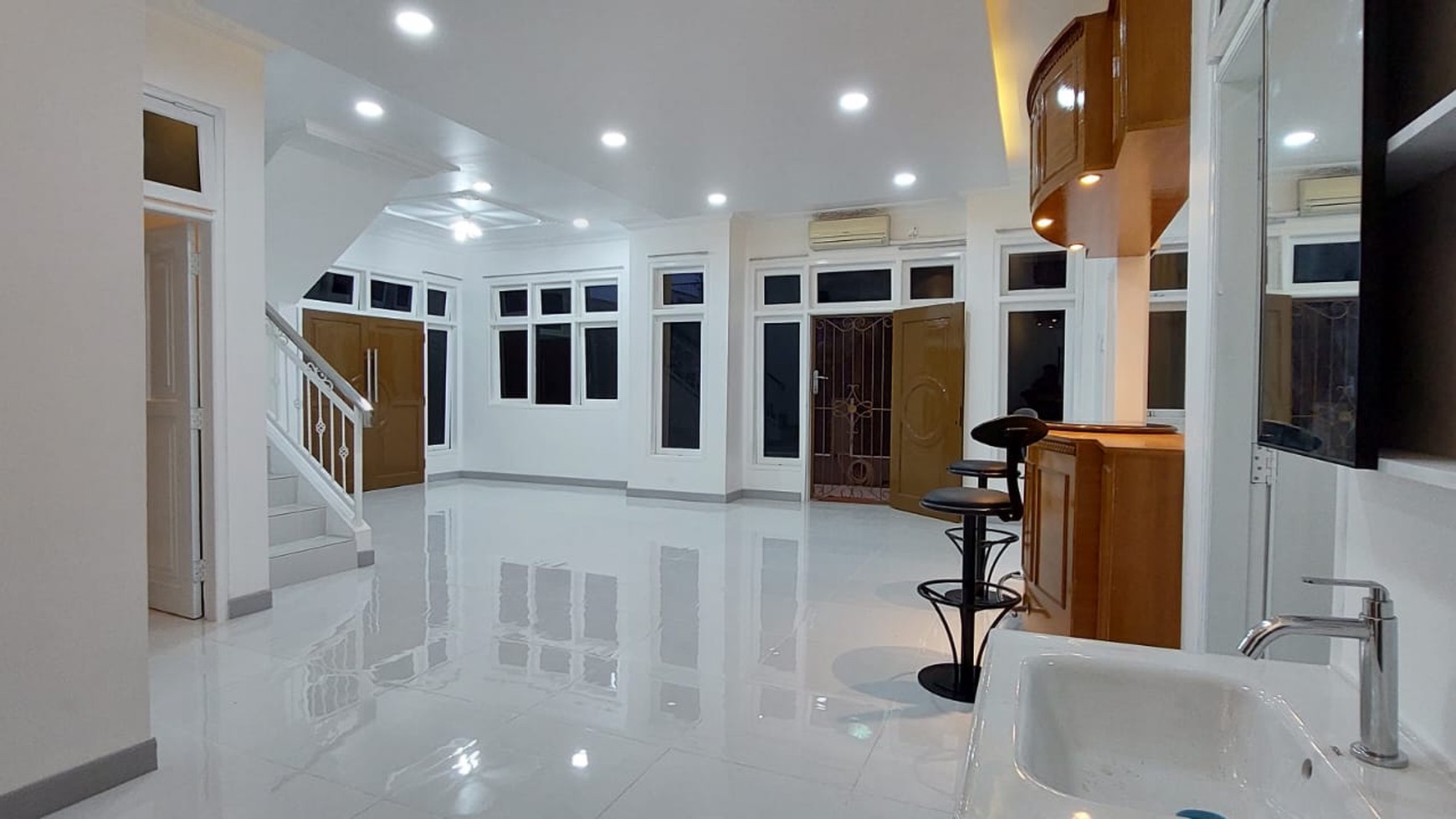 Rumah design klasik Modern Regency Melati mas