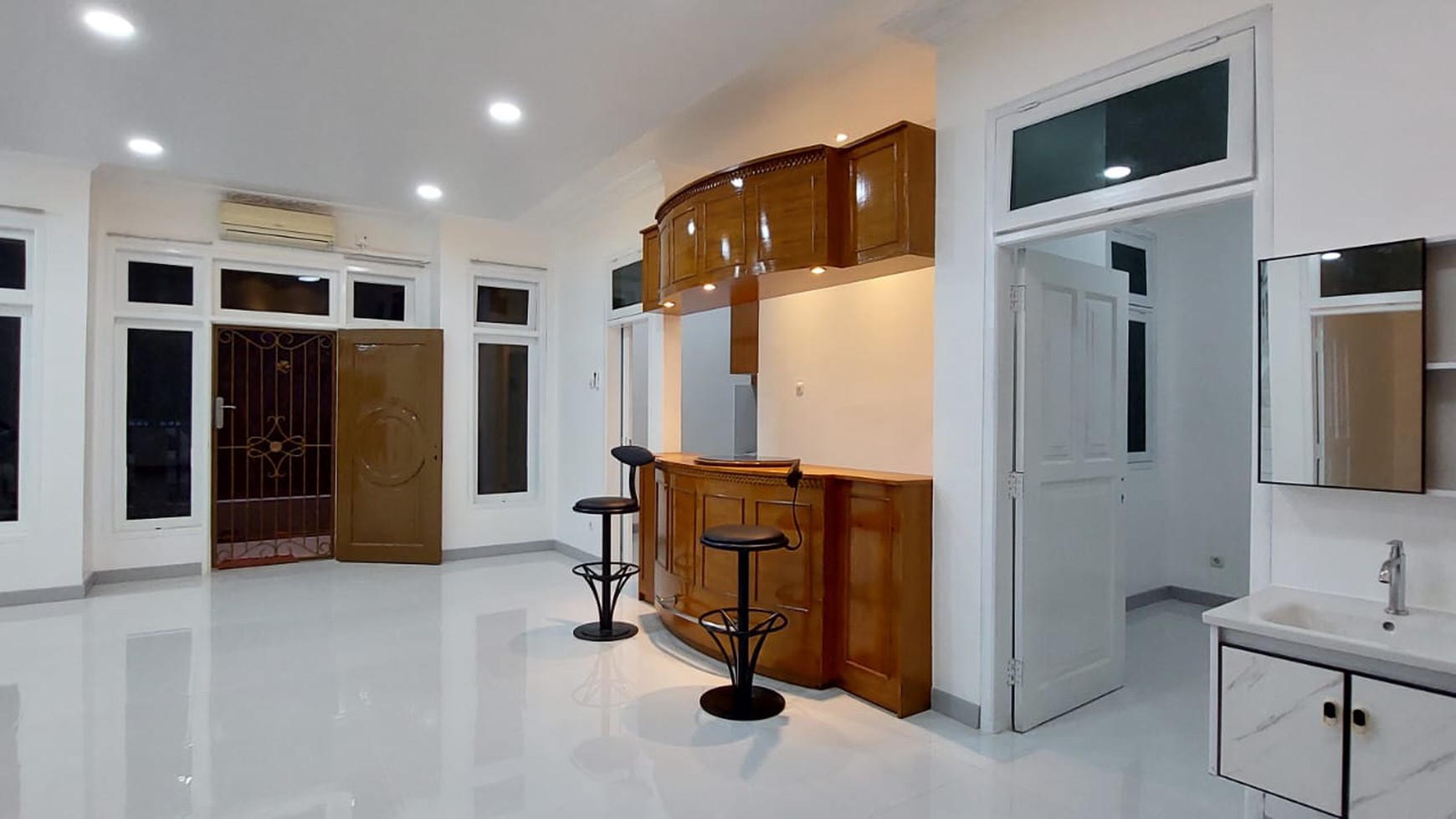 Rumah design klasik Modern Regency Melati mas