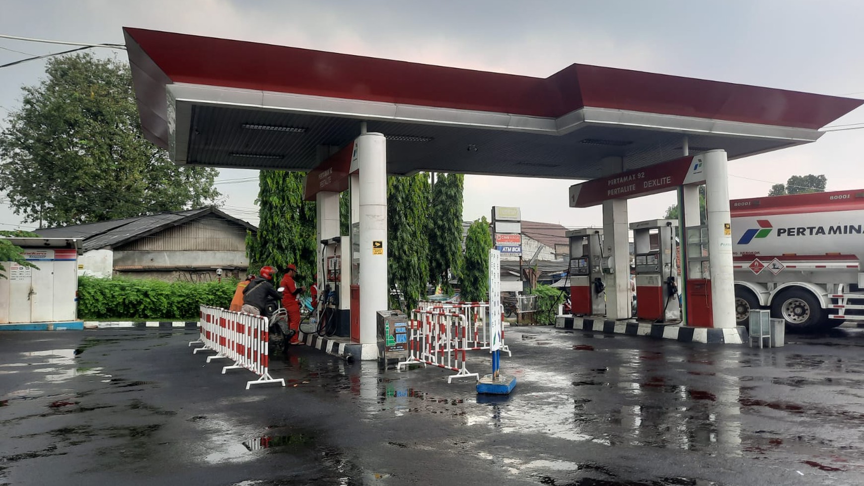 SPBU  Jl. Pondok Karya, Pondok Aren Tangsel