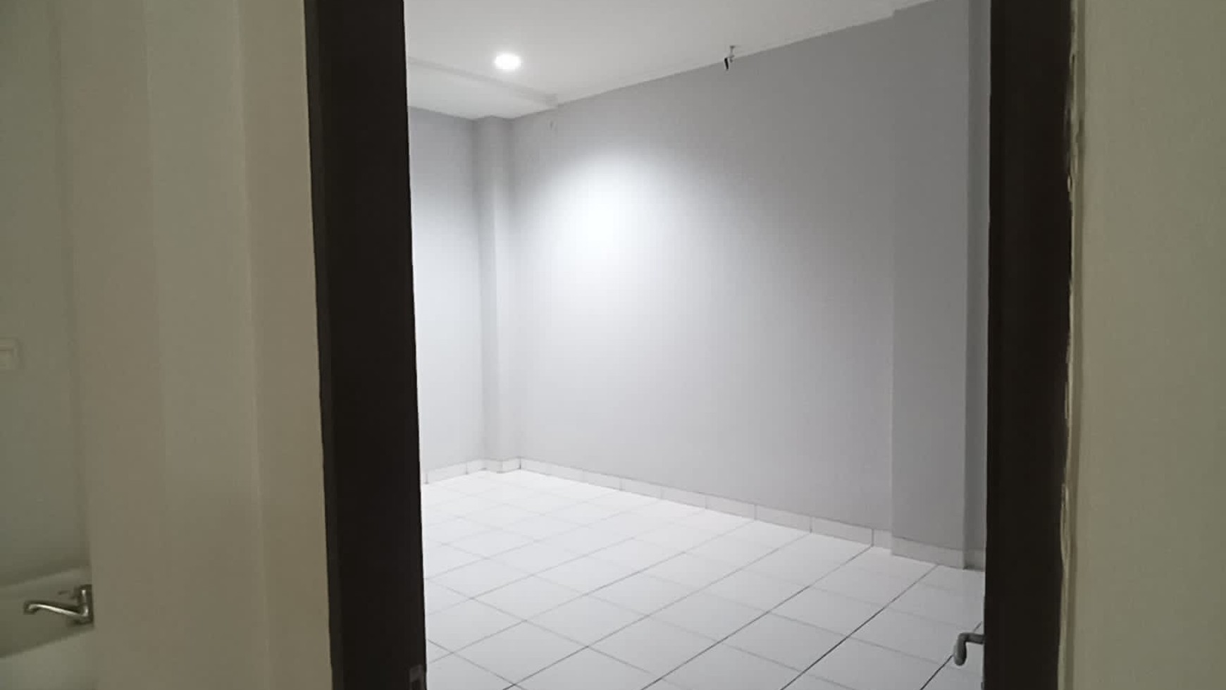 Ruko pingir jalan raya cocok untuk Office di Pondok Aren