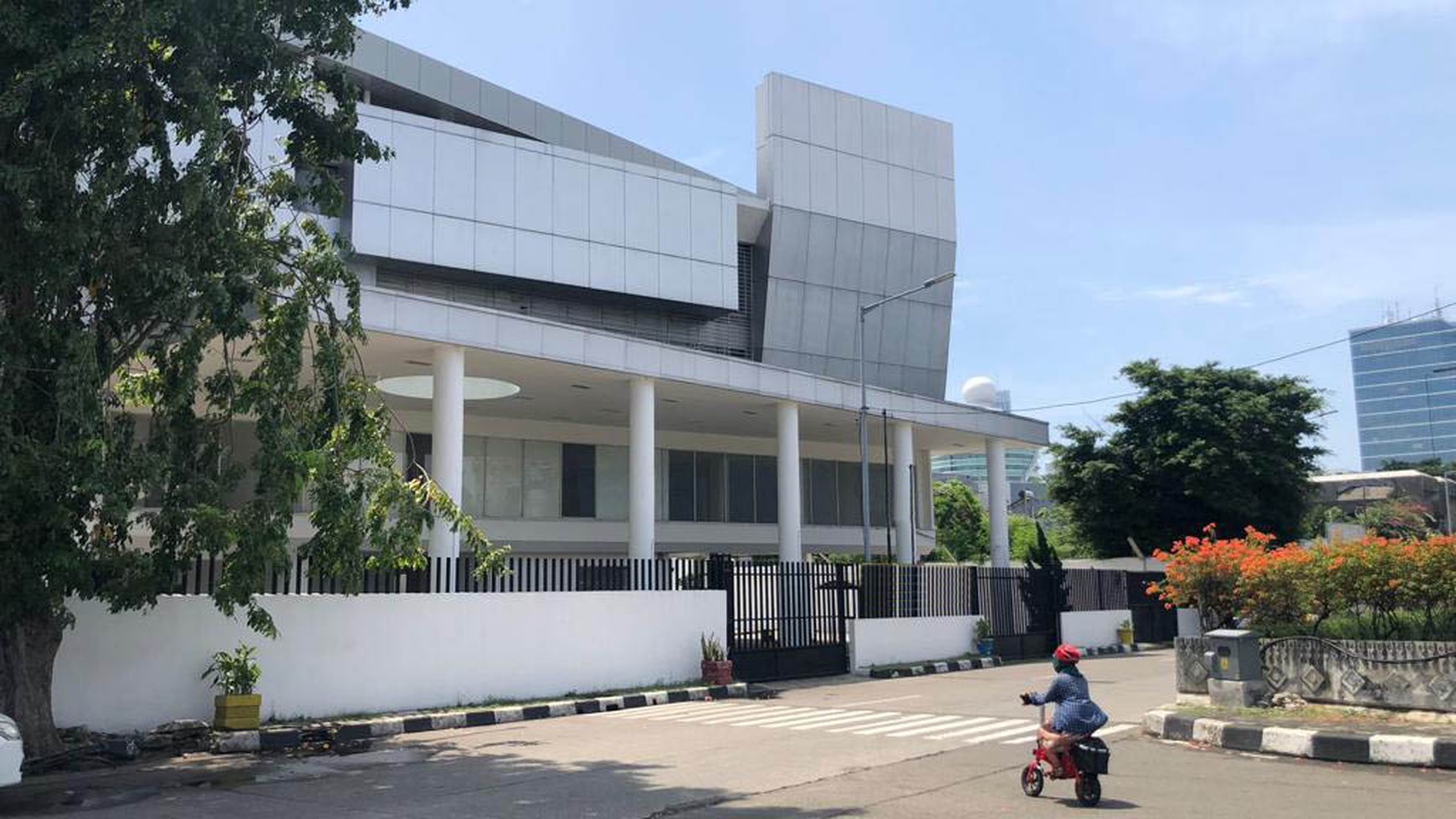 Gedung 5 lantai Jl. Angkasa Raya, Gunung Sahari, Luas 1.145m2