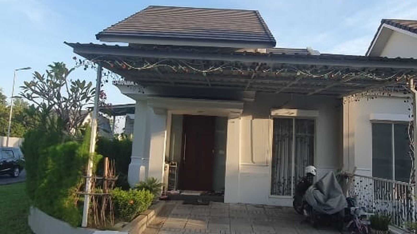 Dijual Rumah Hook 2 lantai di Grand Harvest Belvoir Surabaya