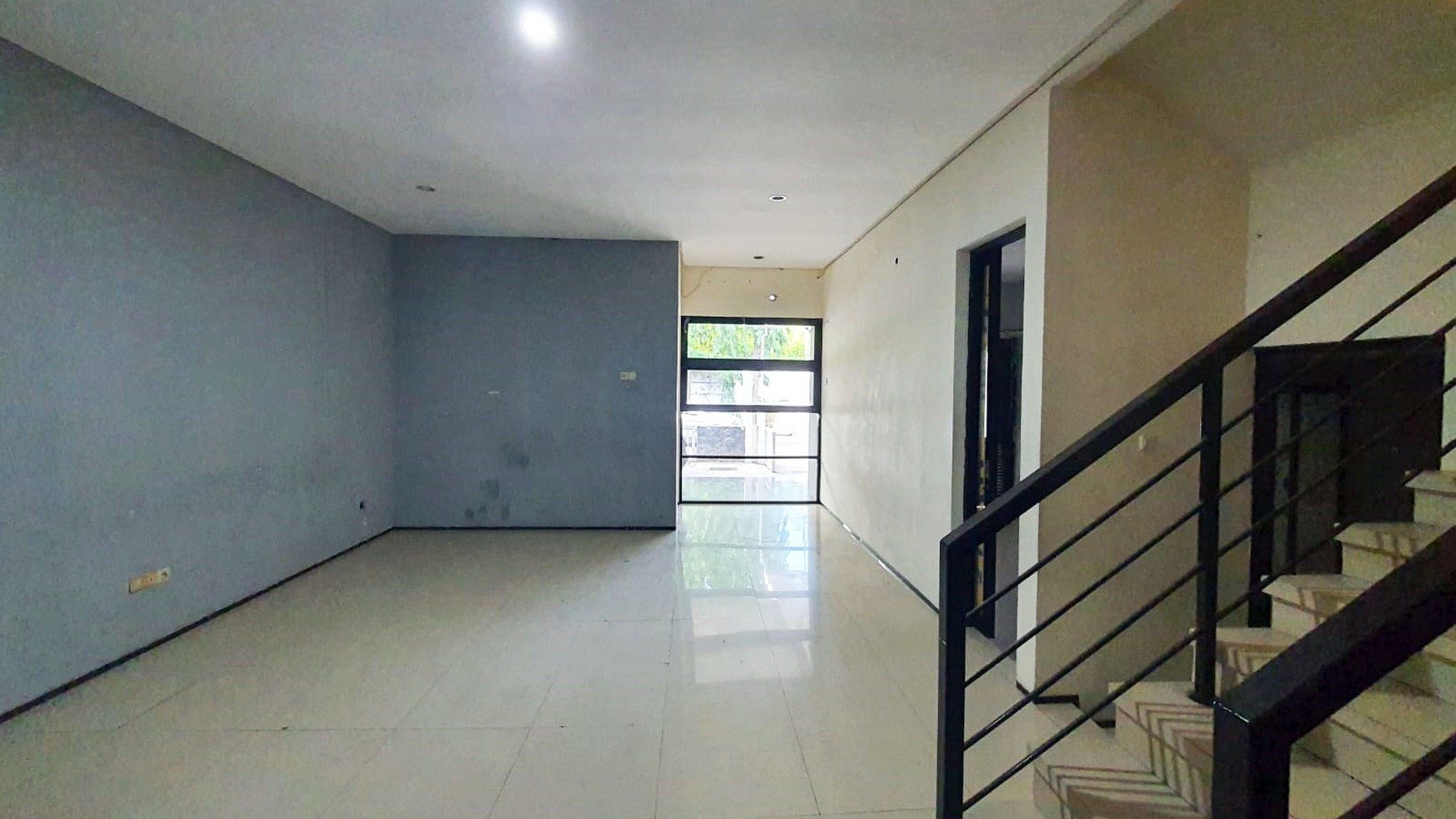 Rumah di Serenity, Sukolilo Surabaya, 2 Lantai, Terawat, sewa min 2 thn