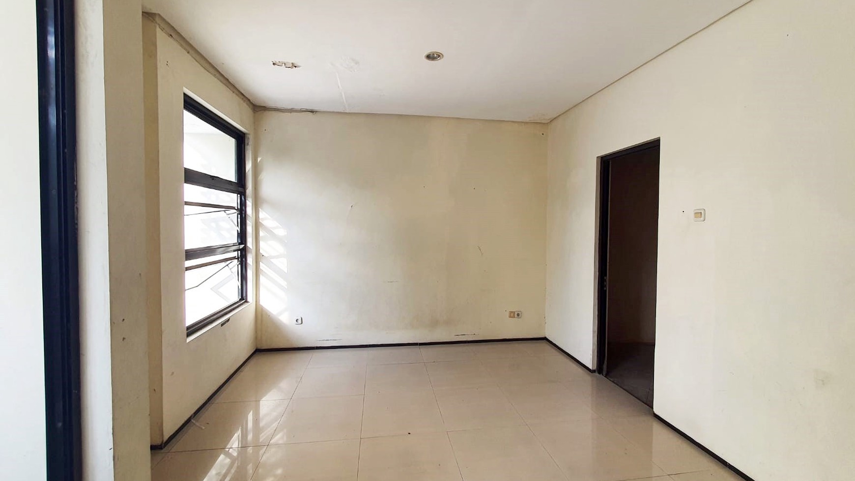 Rumah di Serenity, Sukolilo Surabaya, 2 Lantai, Terawat, sewa min 2 thn