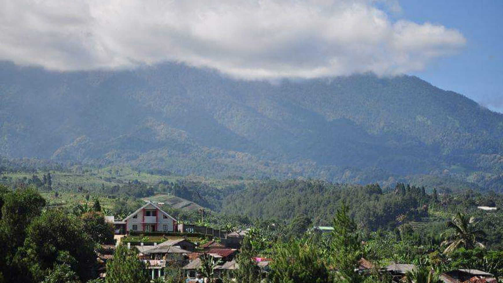 Villa Asri dengan View Gunung @Mega Mendung, Bogor