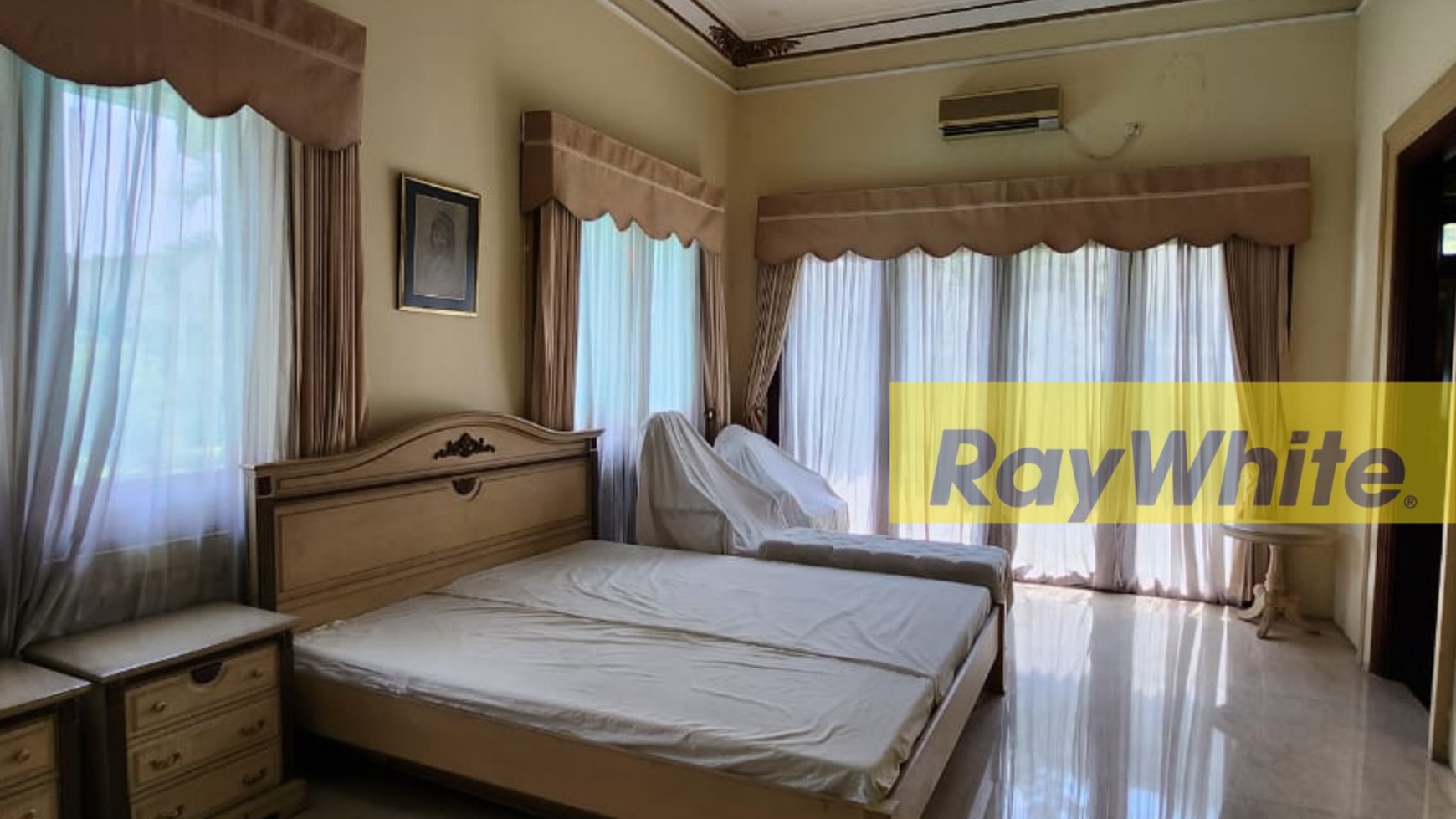 dijual rumah mewah ala sultan surabaya area jemursari