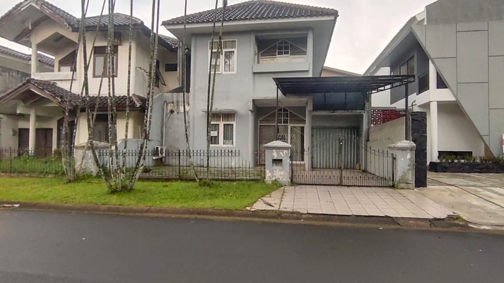 Rumah Lokasi Strategis Dijual dengan Kondisi Apa Adanya @Lippo Karawaci